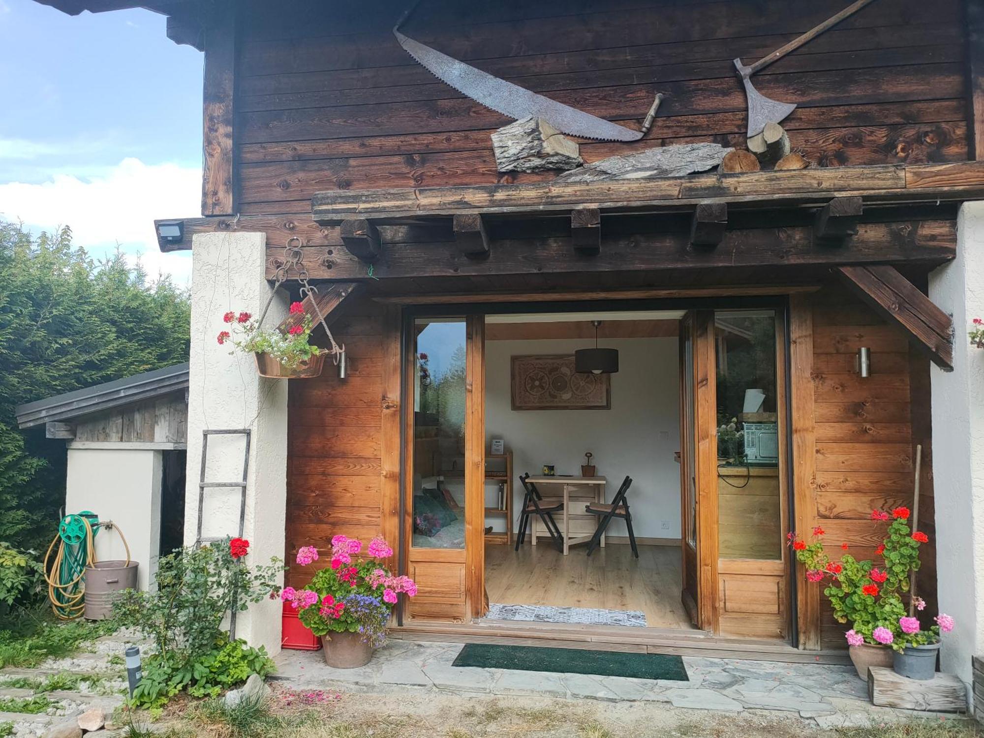 Beau Studio Dans La Vallee De Chamonix Les Trabets Exterior photo