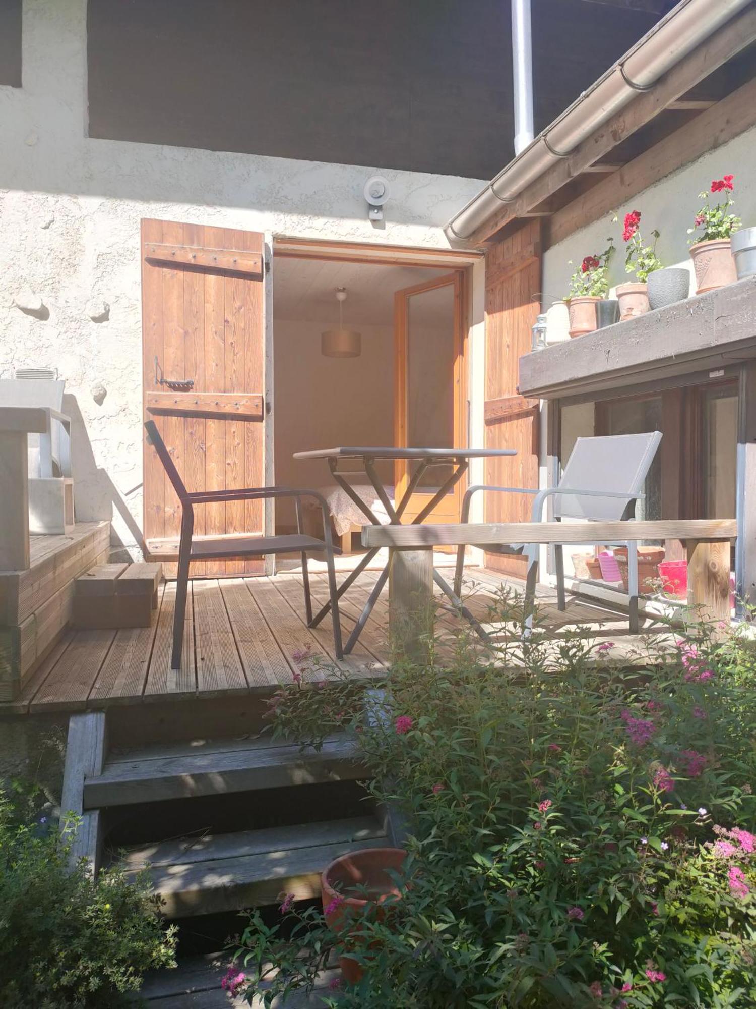 Beau Studio Dans La Vallee De Chamonix Les Trabets Exterior photo